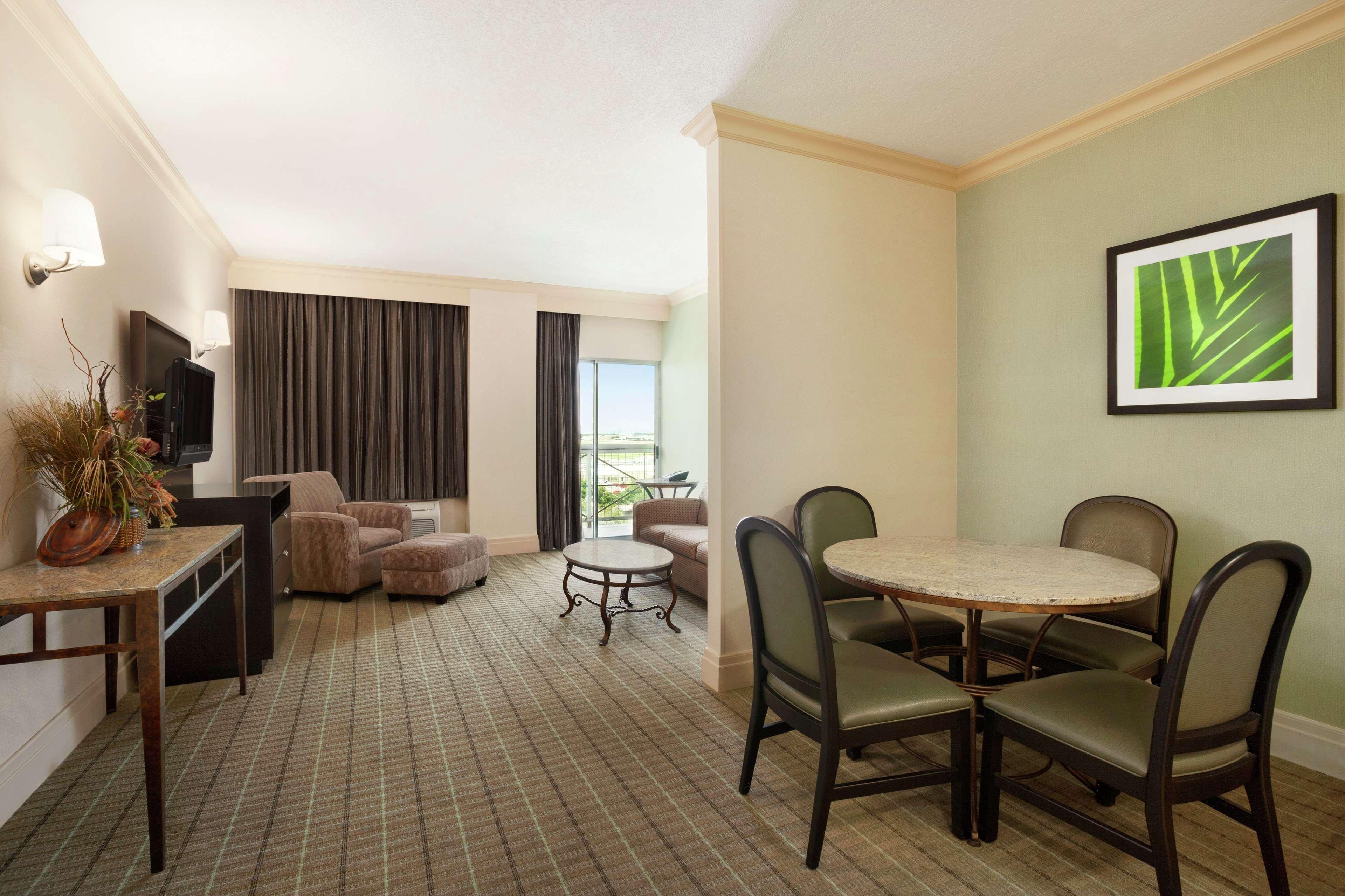 ดับเบิ้ลทรี บาย ฮิลตัน ดัลลาส เลิฟ ฟิลด์ Hotel ดัลลัส ภายนอก รูปภาพ